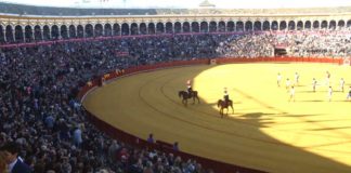 Paseíllo en la Maestranza. (FOTO: Javier Martínez)