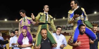 Vilches, Padilla y El Cid, a hombros hoy en Utrera. (FOTO: Brazo Mena)